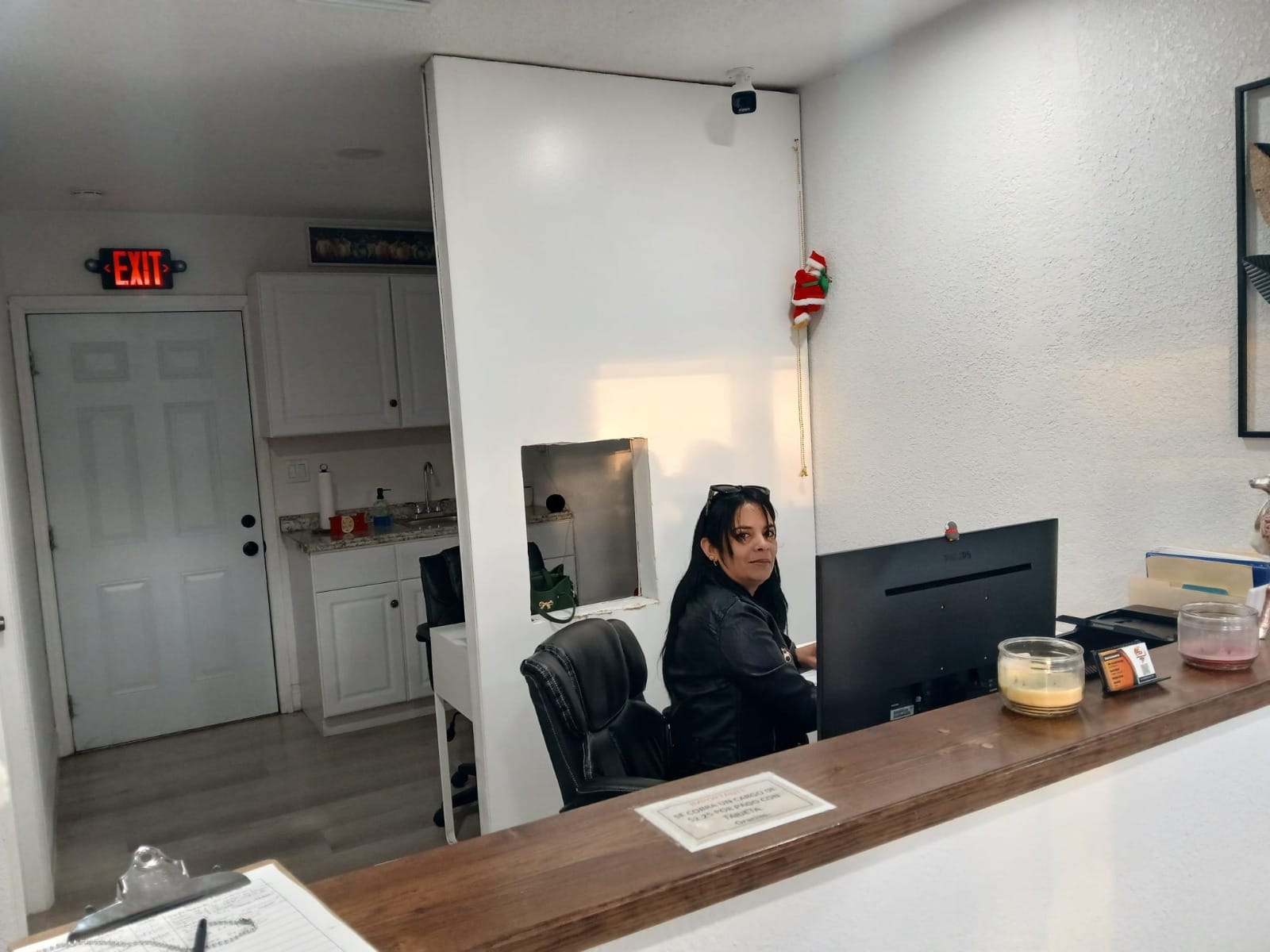 Fachada exterior de la sede Columbus del Instituto Tecnológico Americano con ingreso principal.