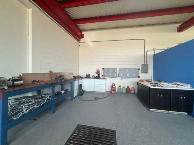 Estaciones de entrenamiento en los talleres del ITA Estaciones de entrenamiento técnico en los talleres del Instituto Tecnológico Americano.